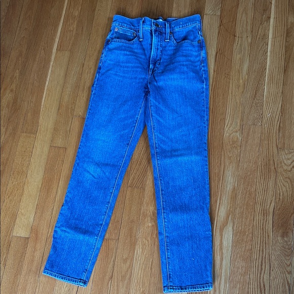 Madewell Denim - Madewell women’s  Straight-Leg Denim Jeans in Blue
